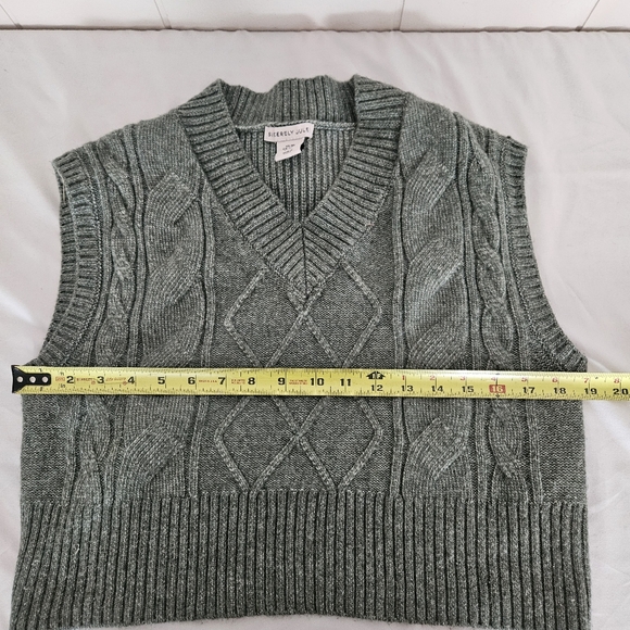 Simply Jules Green Sweater Vest Soft Heathered Sage - Picture 3 of 5